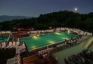 https://villa-norcenni-aparthotel.it-tuscanyhotel.com